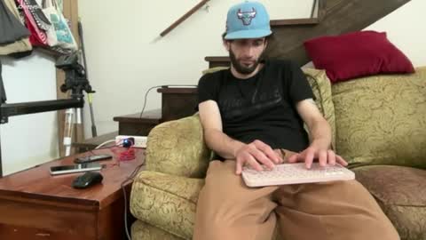 Snapshot of pantslesstraveler_plt chatting on 09-21-25, 05:58 PantsLessTraveler online show from 09-21-25, 05:58