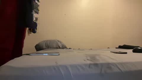 Snapshot of pantslesstraveler_plt chatting on 10-22-25, 07:02 PantsLessTraveler online show from 10-22-25, 07:02