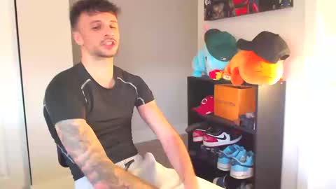 Snapshot of papijakey chatting on 10-11-25, 10:41 -- New Videos Down Below online show from 10-11-25, 10:41
