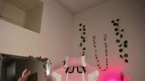 Snapshot of paprik_ chatting on 09-13-25, 06:18 Paprika online show from 09-13-25, 06:18
