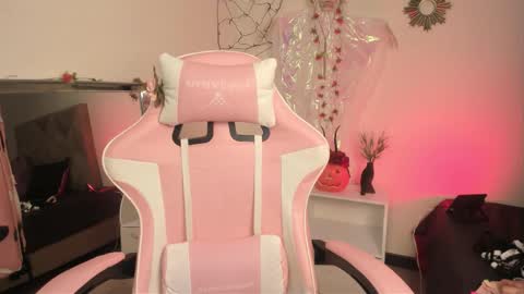 Snapshot of paprik_ chatting on 10-15-25, 06:30 Paprika online show from 10-15-25, 06:30