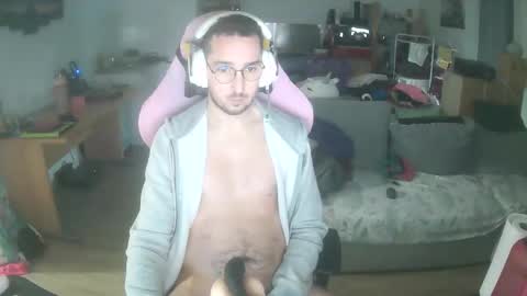 Snapshot of paradoxe91 chatting on 04-01-26, 10:38 paradoxe91 online show from 04-01-26, 10:38