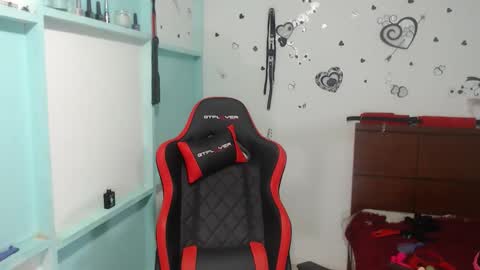 Snapshot of pareja_explosivasexx chatting on 11-29-25, 10:35 Luna online show from 11-29-25, 10:35