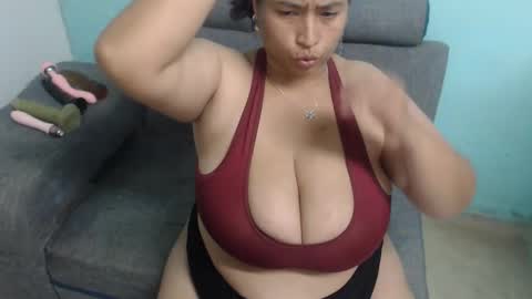 Snapshot of pareja_explosivasexx chatting on 02-03-26, 05:27 Luna online show from 02-03-26, 05:27