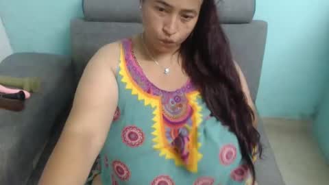 Snapshot of pareja_explosivasexx chatting on 02-17-26, 05:37 Luna online show from 02-17-26, 05:37