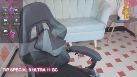 Snapshot of paris09_v chatting on 01-15-26, 04:00 PARIS online show from 01-15-26, 04:00