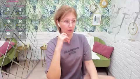 Snapshot of paris_cherry chatting on 12-04-25, 07:44 Paris online show from 12-04-25, 07:44