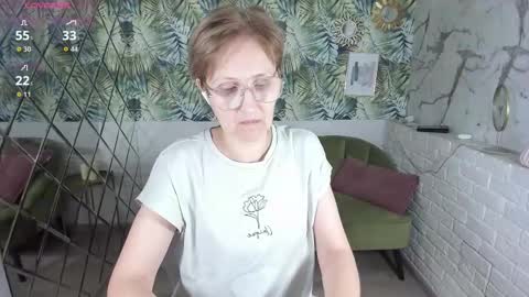 Snapshot of paris_cherry chatting on 12-14-25, 08:02 Paris online show from 12-14-25, 08:02