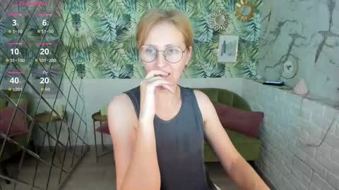 Snapshot of paris_cherry chatting on 02-27-26, 01:00 Paris online show from 02-27-26, 01:00