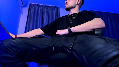 Snapshot of paris_lock chatting on 01-17-25, 10:23 Paris online show from 01-17-25, 10:23