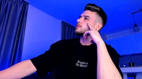 Snapshot of paris_lock chatting on 01-21-25, 09:36 Paris online show from 01-21-25, 09:36