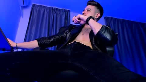 Snapshot of paris_lock chatting on 01-22-25, 12:38 Paris online show from 01-22-25, 12:38