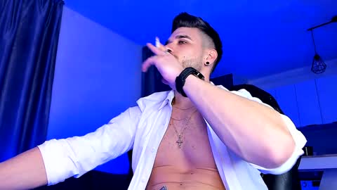 Snapshot of paris_lock chatting on 01-23-25, 08:02 Paris online show from 01-23-25, 08:02