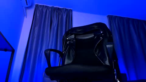 Snapshot of paris_lock chatting on 01-30-25, 09:47 Paris online show from 01-30-25, 09:47