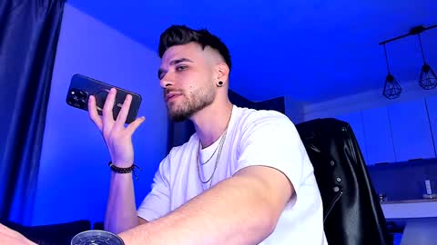 Snapshot of paris_lock chatting on 01-31-25, 08:33 Paris online show from 01-31-25, 08:33