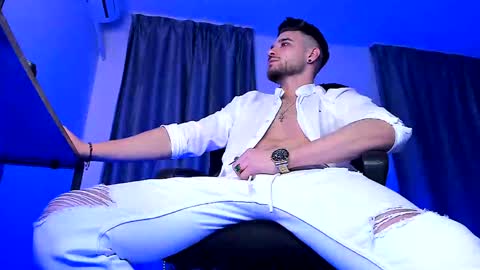 Snapshot of paris_lock chatting on 02-01-25, 11:58 Paris online show from 02-01-25, 11:58