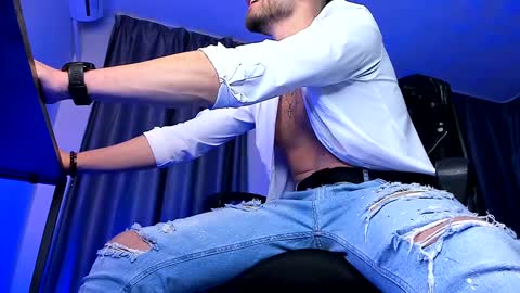 Snapshot of paris_lock chatting on 02-08-25, 11:24 Paris online show from 02-08-25, 11:24