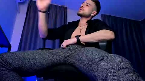 Snapshot of paris_lock chatting on 02-16-25, 09:59 Paris online show from 02-16-25, 09:59