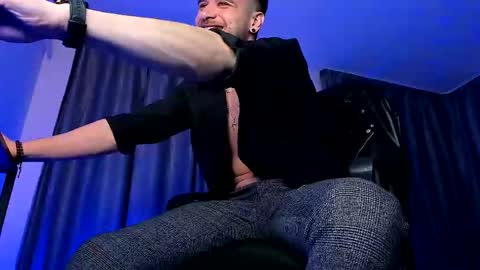 Snapshot of paris_lock chatting on 02-17-25, 04:09 Paris online show from 02-17-25, 04:09