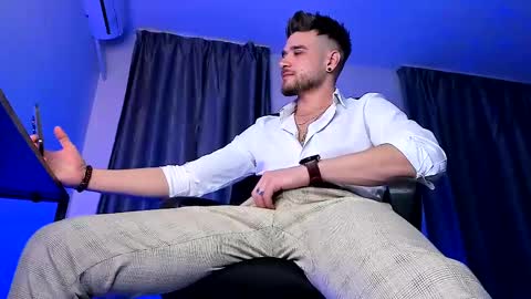 Snapshot of paris_lock chatting on 02-21-25, 06:26 Paris online show from 02-21-25, 06:26