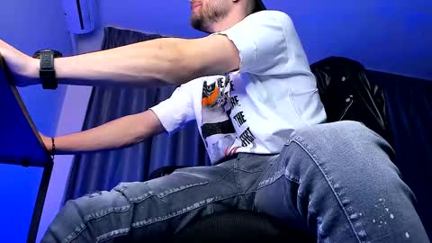 Snapshot of paris_lock chatting on 02-25-25, 03:42 Paris online show from 02-25-25, 03:42