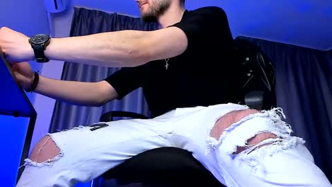 Snapshot of paris_lock chatting on 03-06-25, 05:14 Paris online show from 03-06-25, 05:14