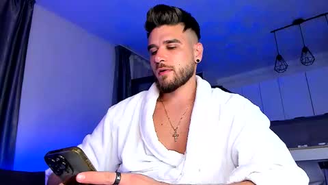 Snapshot of paris_lock chatting on 09-21-25, 11:39 Paris online show from 09-21-25, 11:39