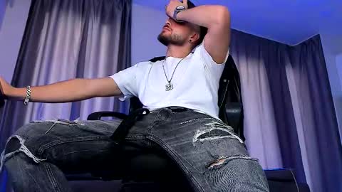 Snapshot of paris_lock chatting on 10-05-25, 10:57 Paris online show from 10-05-25, 10:57