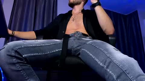 Snapshot of paris_lock chatting on 10-14-25, 09:15 Paris online show from 10-14-25, 09:15