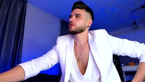 Snapshot of paris_lock chatting on 11-29-25, 09:18 Paris online show from 11-29-25, 09:18