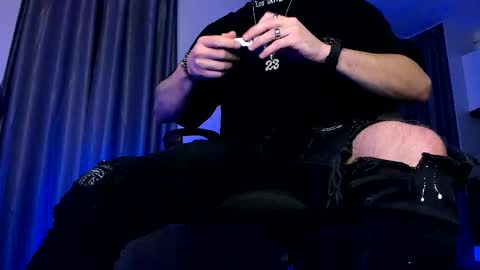 Snapshot of paris_lock chatting on 12-18-25, 10:27 Paris online show from 12-18-25, 10:27