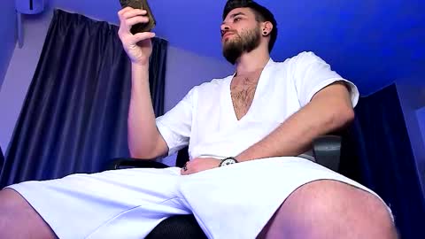 Snapshot of paris_lock chatting on 01-08-26, 01:08 Paris online show from 01-08-26, 01:08