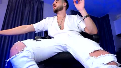 Snapshot of paris_lock chatting on 01-15-26, 06:00 Paris online show from 01-15-26, 06:00