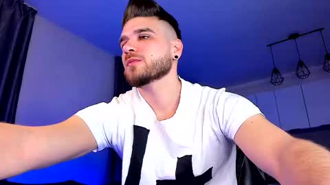 Snapshot of paris_lock chatting on 01-17-26, 11:19 Paris online show from 01-17-26, 11:19