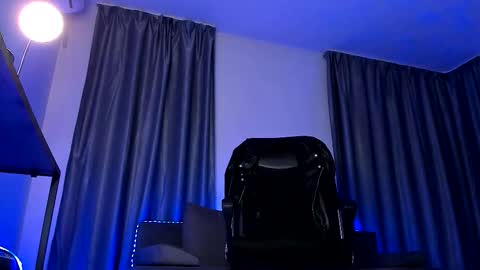 Snapshot of paris_lock chatting on 02-10-26, 09:41 Paris online show from 02-10-26, 09:41