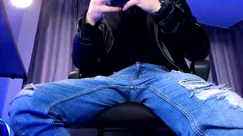 Snapshot of paris_lock chatting on 03-18-26, 05:54 Paris online show from 03-18-26, 05:54