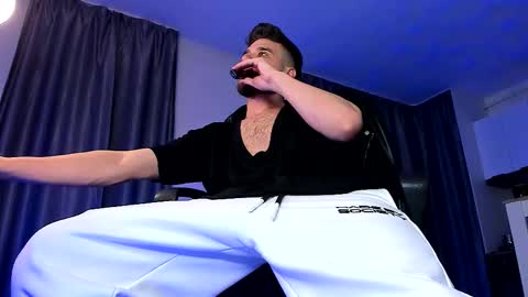 Snapshot of paris_lock chatting on 03-23-26, 02:26 Paris online show from 03-23-26, 02:26