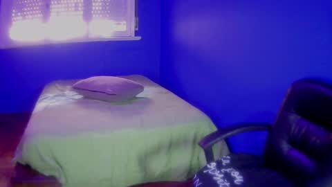 Snapshot of paris_vixen13 chatting on 03-12-25, 06:44 paris_vixen13 online show from 03-12-25, 06:44