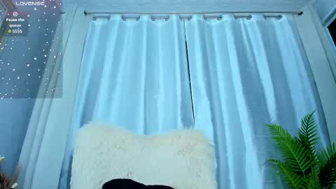 Snapshot of paris_x_hilton chatting on 10-09-25, 03:26 Paris online show from 10-09-25, 03:26