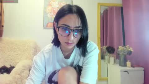 Snapshot of paris_x_hilton chatting on 02-22-26, 07:12 Paris online show from 02-22-26, 07:12