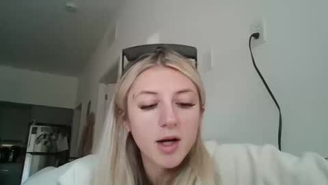 parisbaby2000 online show from 10-10-25, 03:22