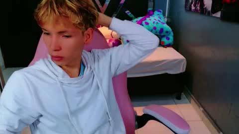 Snapshot of park_jimin1 chatting on 09-20-25, 12:06 park_jimin1 online show from 09-20-25, 12:06