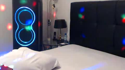 Snapshot of passiekoppel chatting on 12-29-24, 10:47 Sexy Prinsesje Celina and my Boyfriend Fred Follow Passiekoppel on TwitterREAD BIO online show from 12-29-24, 10:47