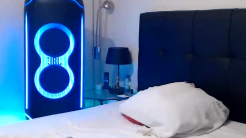 Snapshot of passiekoppel chatting on 02-07-25, 05:18 Sexy Prinsesje Celina and my Boyfriend Fred Follow Passiekoppel on TwitterREAD BIO online show from 02-07-25, 05:18