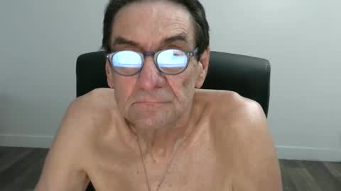 Snapshot of pastelito76 chatting on 09-26-25, 02:43 Bob online show from 09-26-25, 02:43