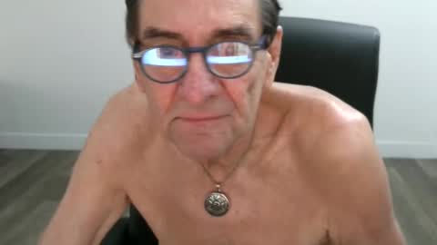 Snapshot of pastelito76 chatting on 10-16-25, 02:07 Bob online show from 10-16-25, 02:07