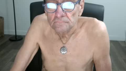 Snapshot of pastelito76 chatting on 11-08-25, 02:17 Bob online show from 11-08-25, 02:17