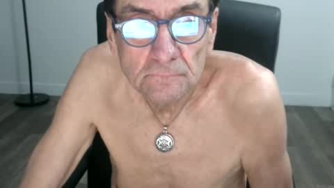 Snapshot of pastelito76 chatting on 11-13-25, 03:33 Bob online show from 11-13-25, 03:33