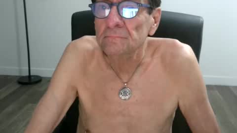 Snapshot of pastelito76 chatting on 11-16-25, 03:34 Bob online show from 11-16-25, 03:34