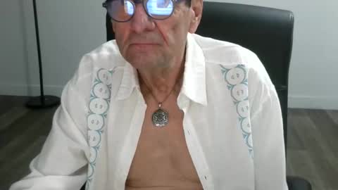 Snapshot of pastelito76 chatting on 11-19-25, 02:06 Bob online show from 11-19-25, 02:06